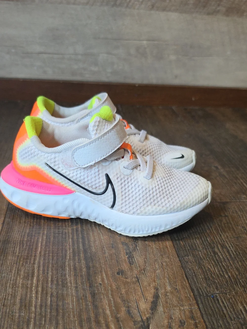 Girls Nike Runnjng Shoes Size 10.5